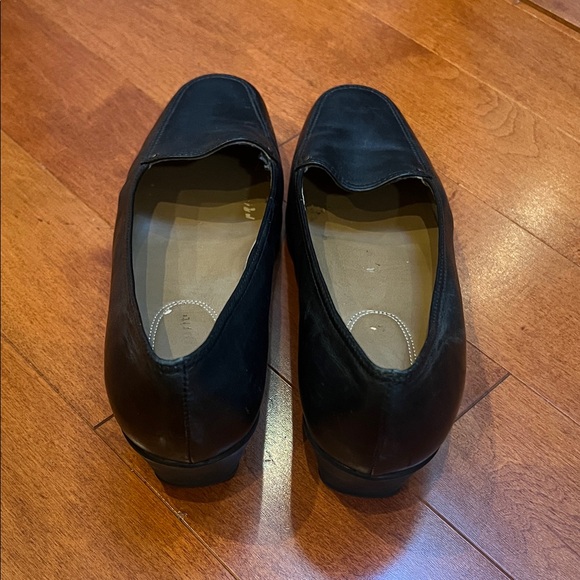 Easy Spirit Classic Black Loafers - Picture 3 of 14